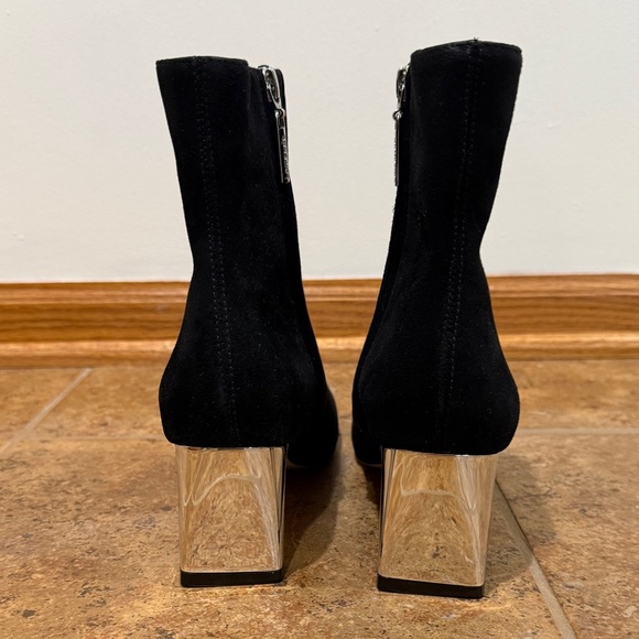 New Larroudé Alexis Bootie Black Suede Silver Heel Sz 7.5 Classic Fall Staple - Picture 5 of 14